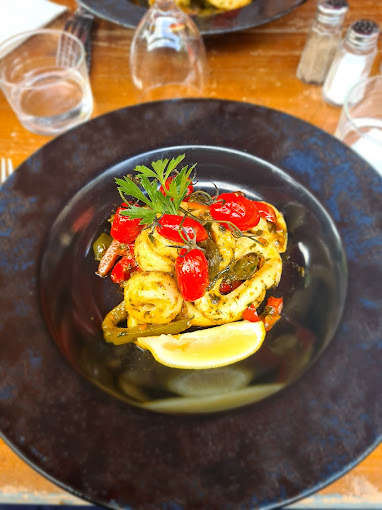 Plat maison du restaurant – encornets